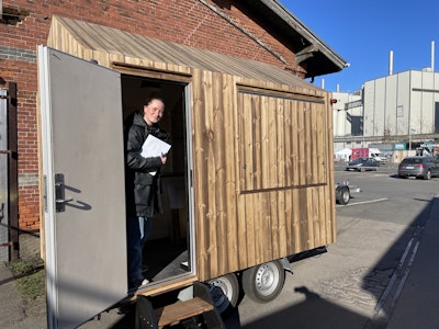 Kornets Hus på hjul, med arkitekten Julie - Mobilt køkken